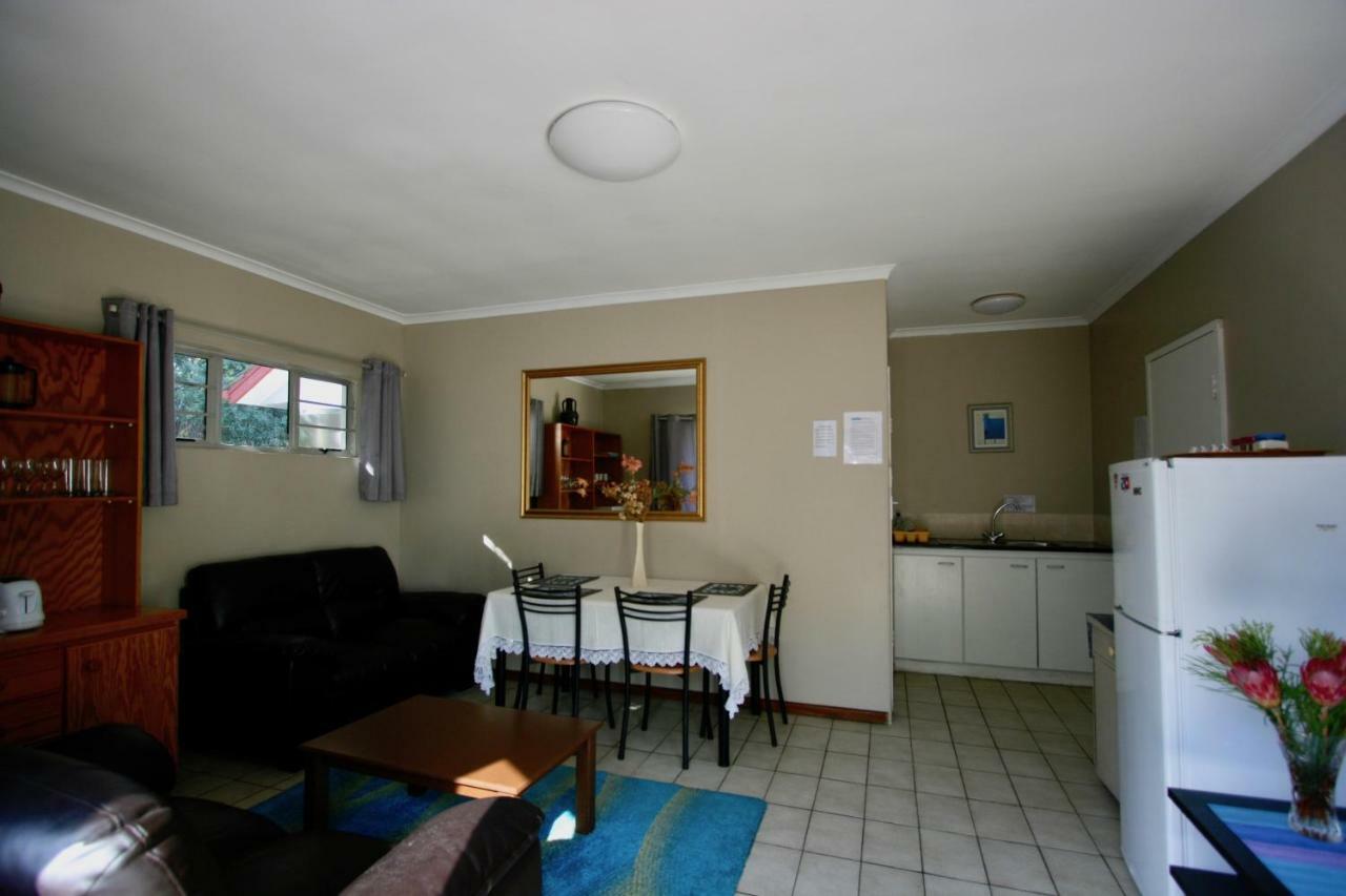 Clouds Guest House Durbanville Exteriör bild