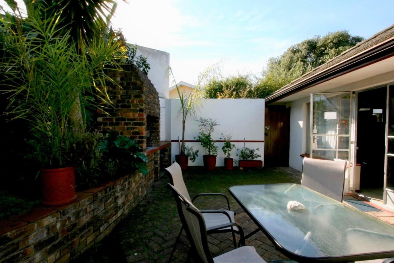 Clouds Guest House Durbanville Exteriör bild