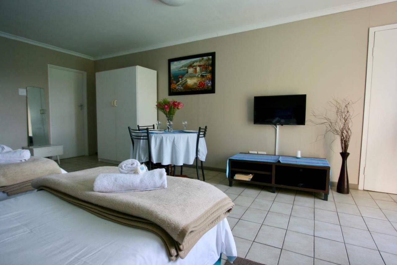 Clouds Guest House Durbanville Exteriör bild