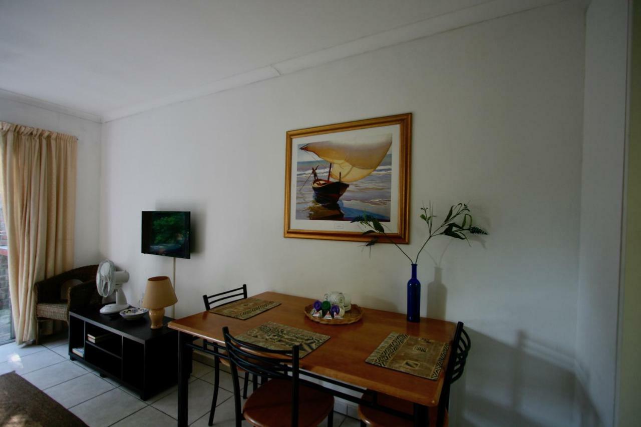 Clouds Guest House Durbanville Exteriör bild